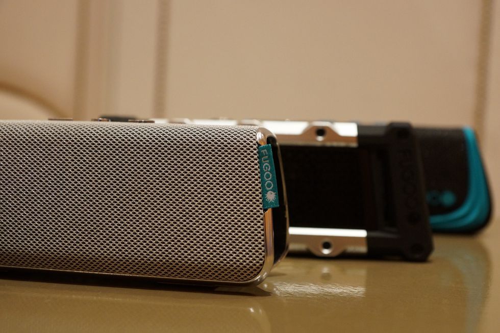 FUGOO XL: NEW WATERPROOF BLUETOOTH SPEAKER OFFERS 35 HOURS OF BATTERY